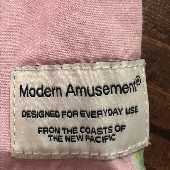 Modern Amusement men’s pink parrot print swim trunks size medium, GUC, lined. - Picture 8 of 10